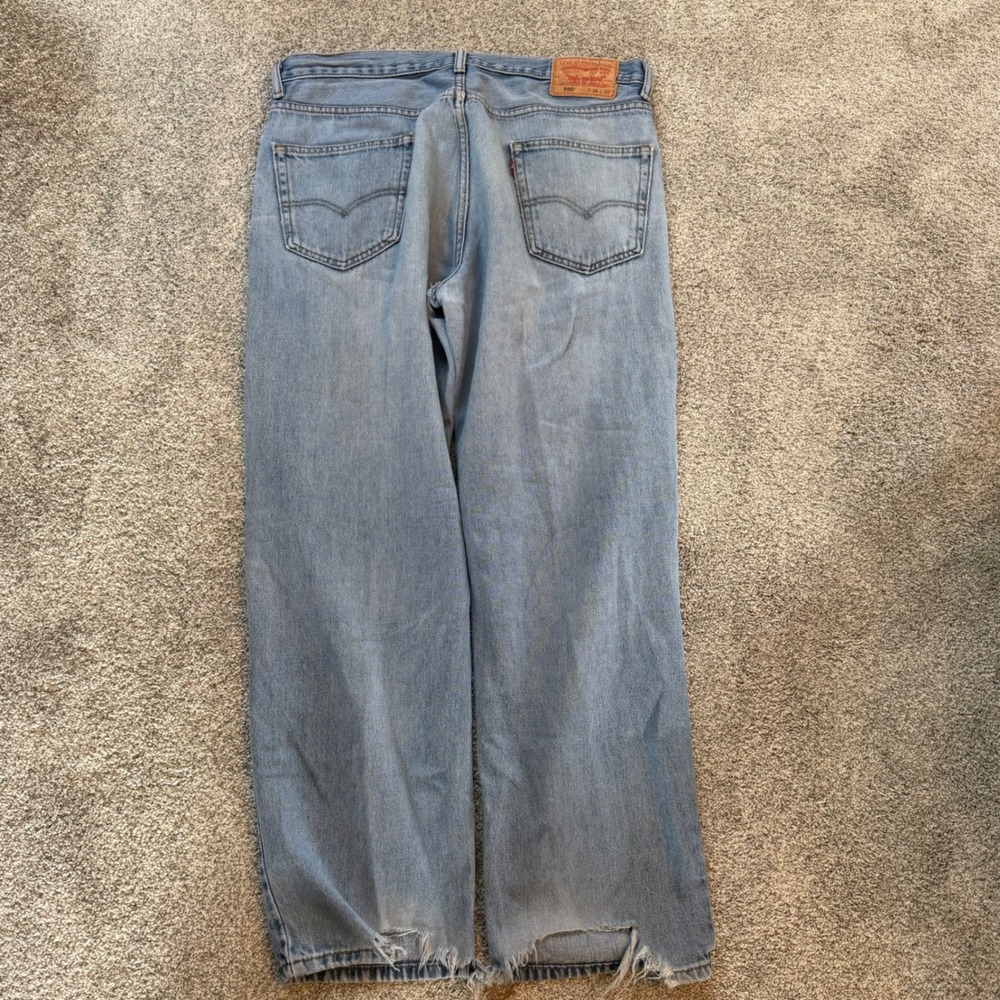 Levis 550 Relaxed Fit Tapered Leg Jeans Mens 36x30 Light Wash Distressed Blue - Picture 4 of 6